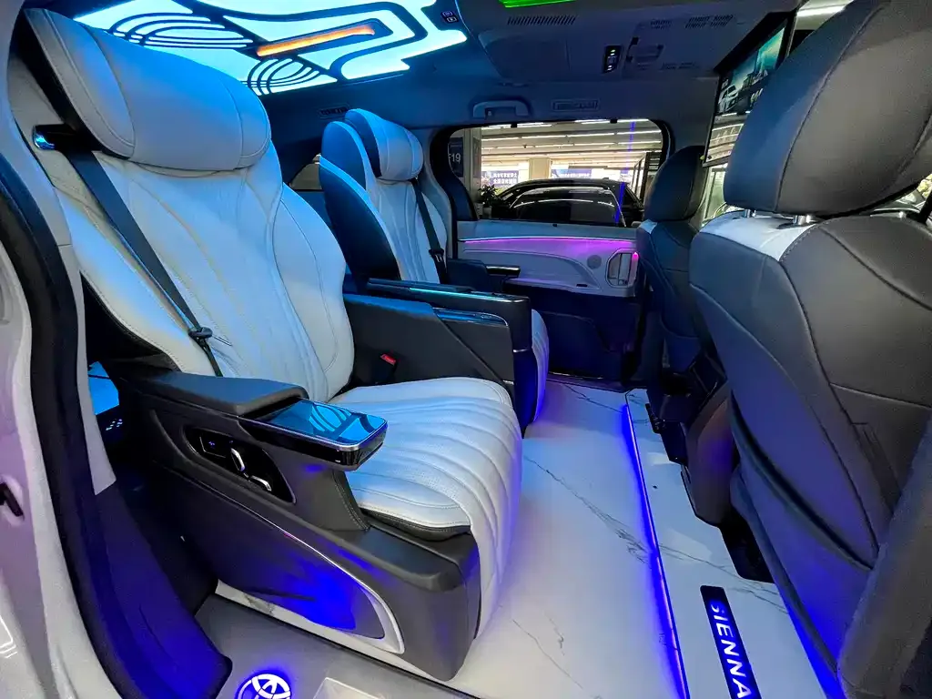 Toyota Sienna 2023 из CN, фото 7