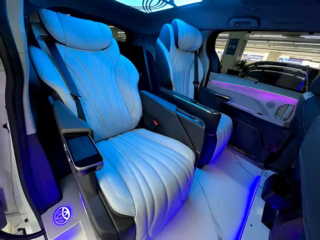 Toyota Sienna 2023 из CN, фото 8