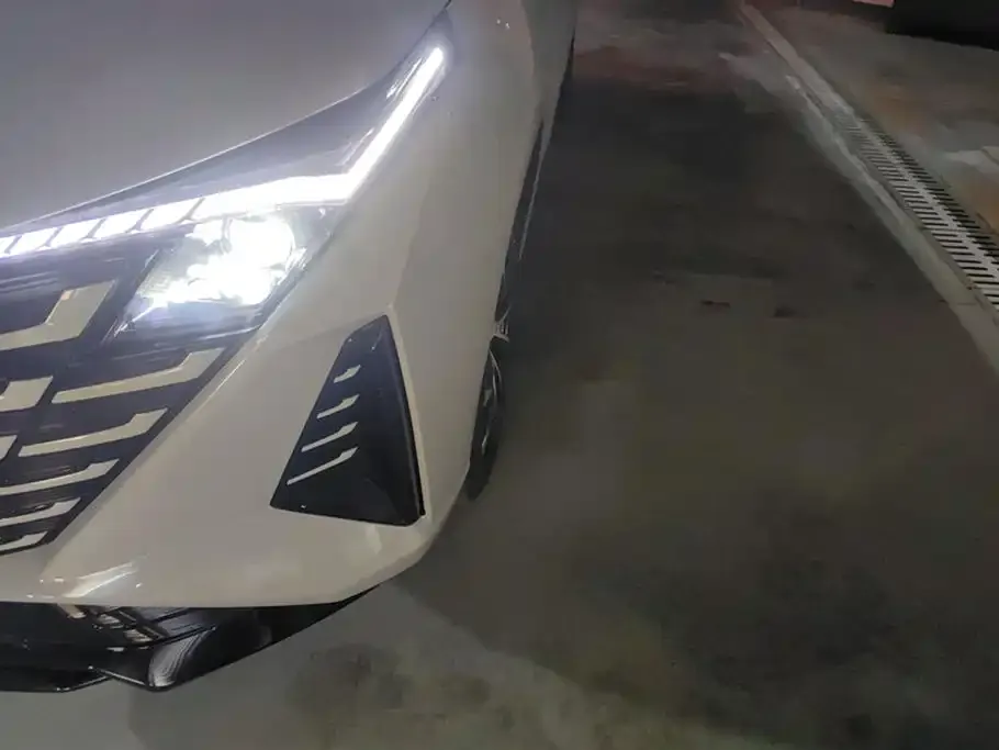 Changan UNI-Z New Energy 2024 из CN, фото 5