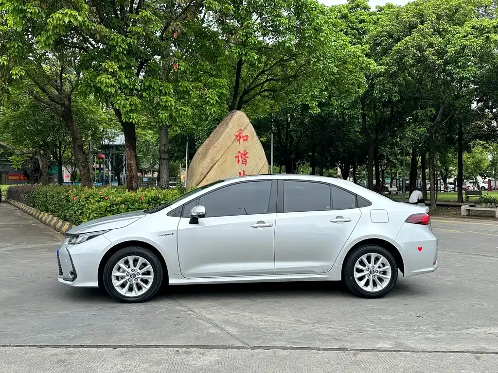 Toyota Corolla — фото 3