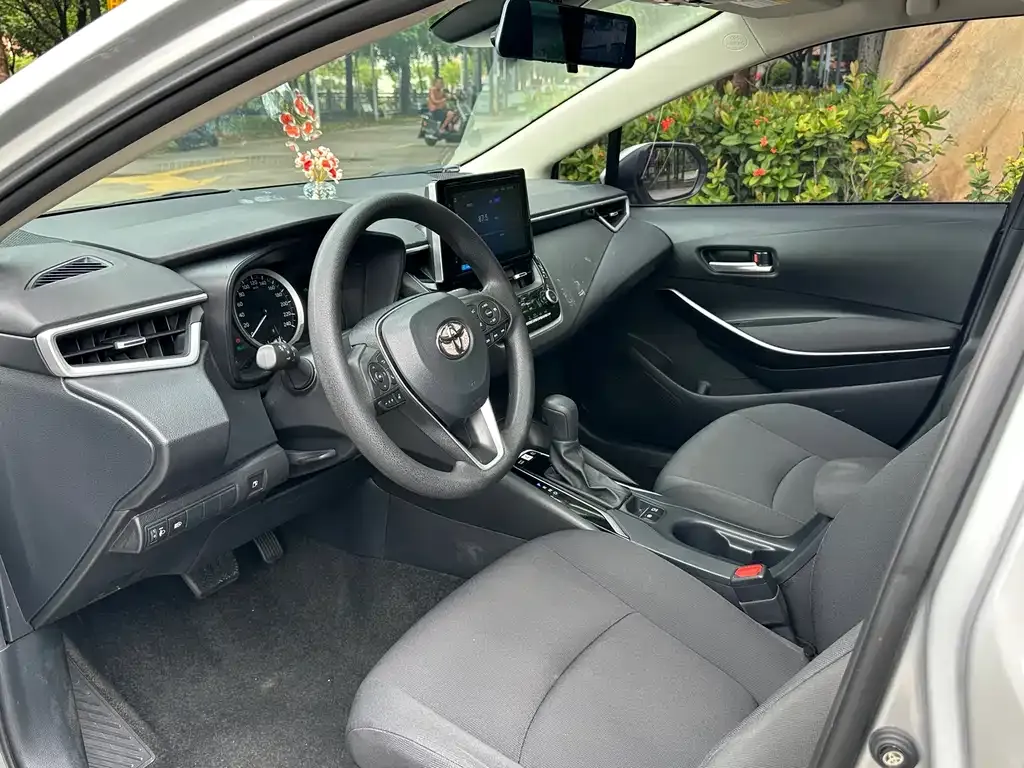 Toyota Corolla — фото 4