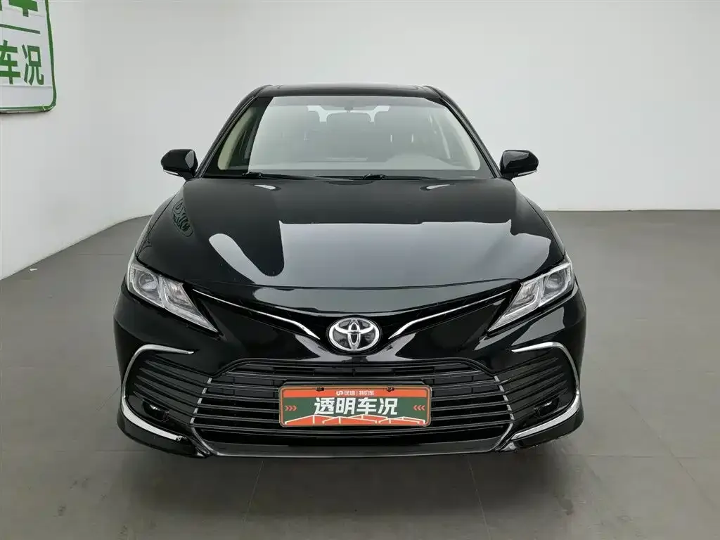 Toyota Camry — фото 3