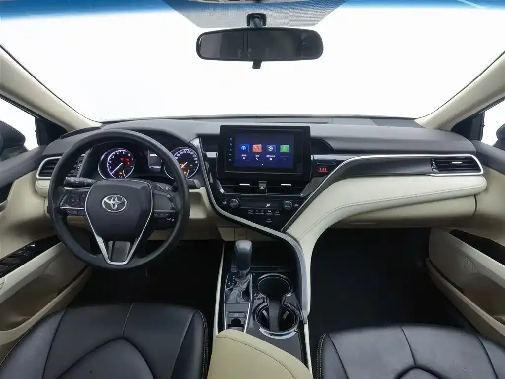 Toyota Camry — фото 5