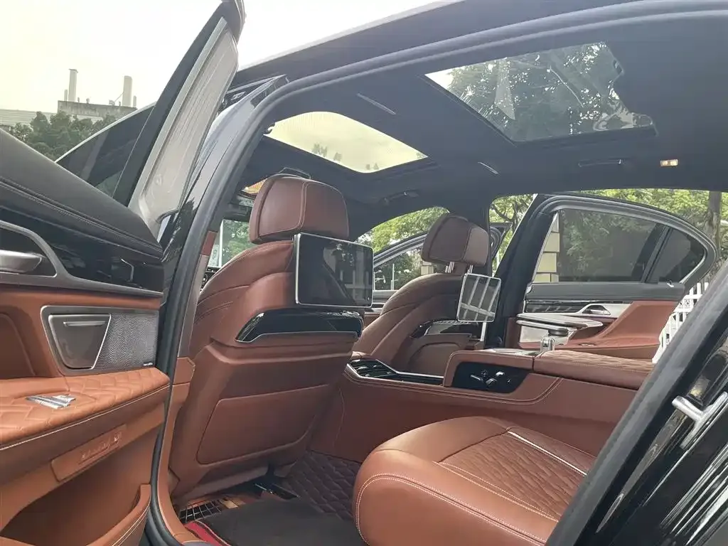 BMW 7 Series 2021 из CN, фото 5