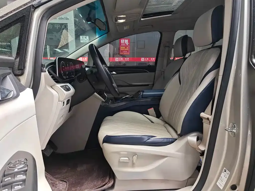 Buick GL8 2022 из CN, фото 6