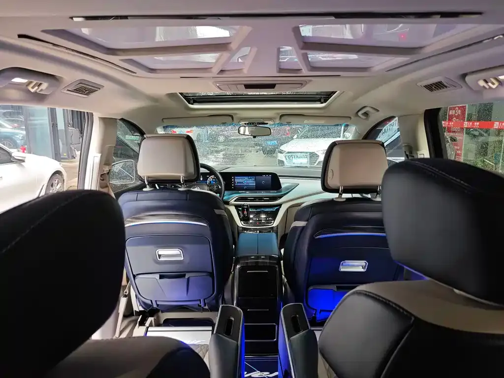 Buick GL8 2022 из CN, фото 9