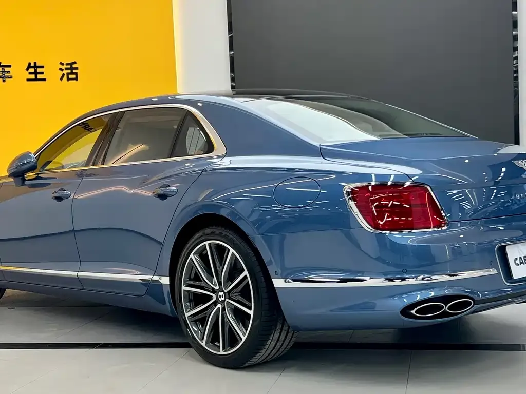 Bentley Flying Spur PHEV — фото 5