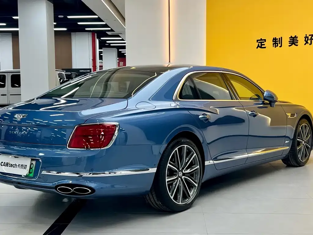 Bentley Flying Spur PHEV — фото 7