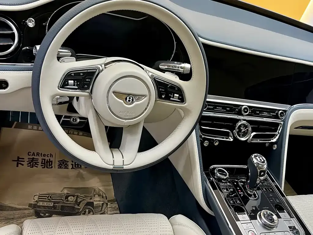 Bentley Flying Spur PHEV — фото 9