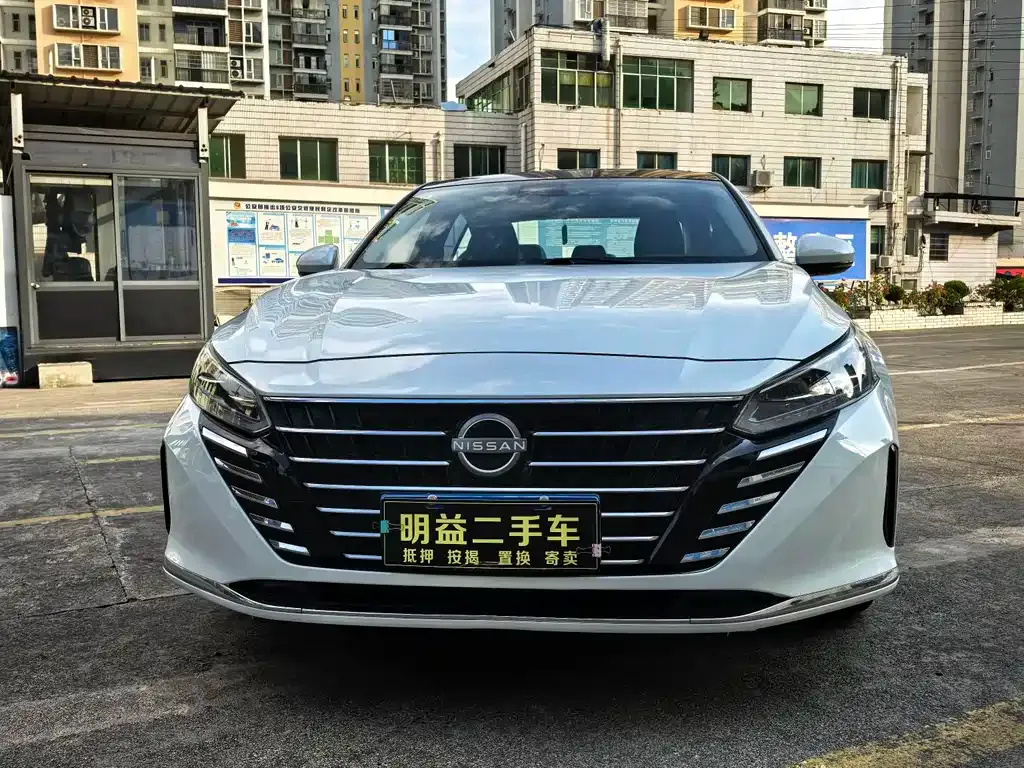 Nissan Teana — фото 1