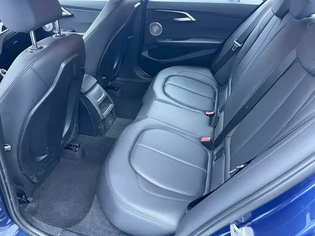 BMW 1 Series 2021 из CN, фото 9