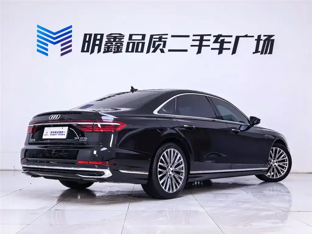 Audi A8 — фото 7