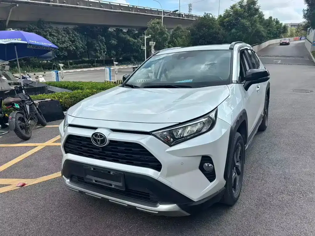 Toyota RAV4 2022 из CN, фото 1