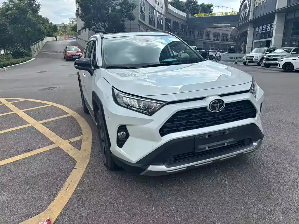 Toyota RAV4 2022 из CN, фото 2