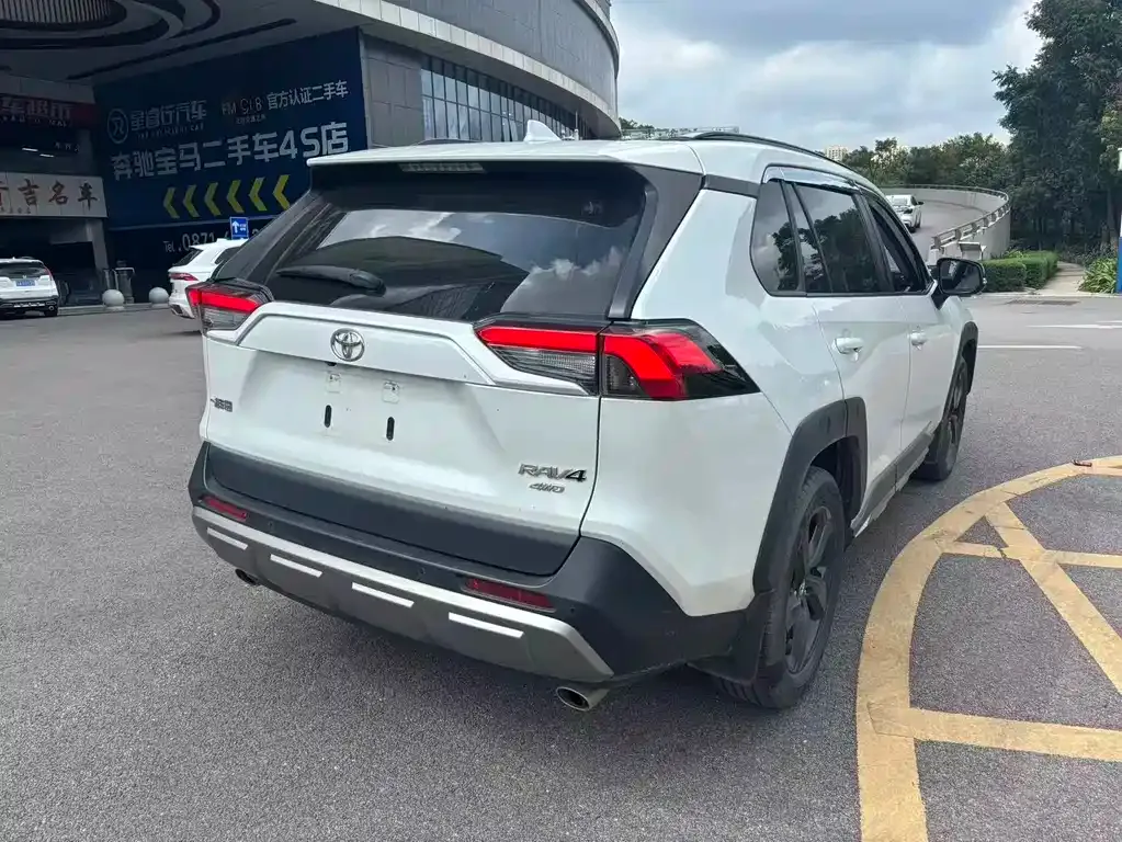 Toyota RAV4 2022 из CN, фото 3