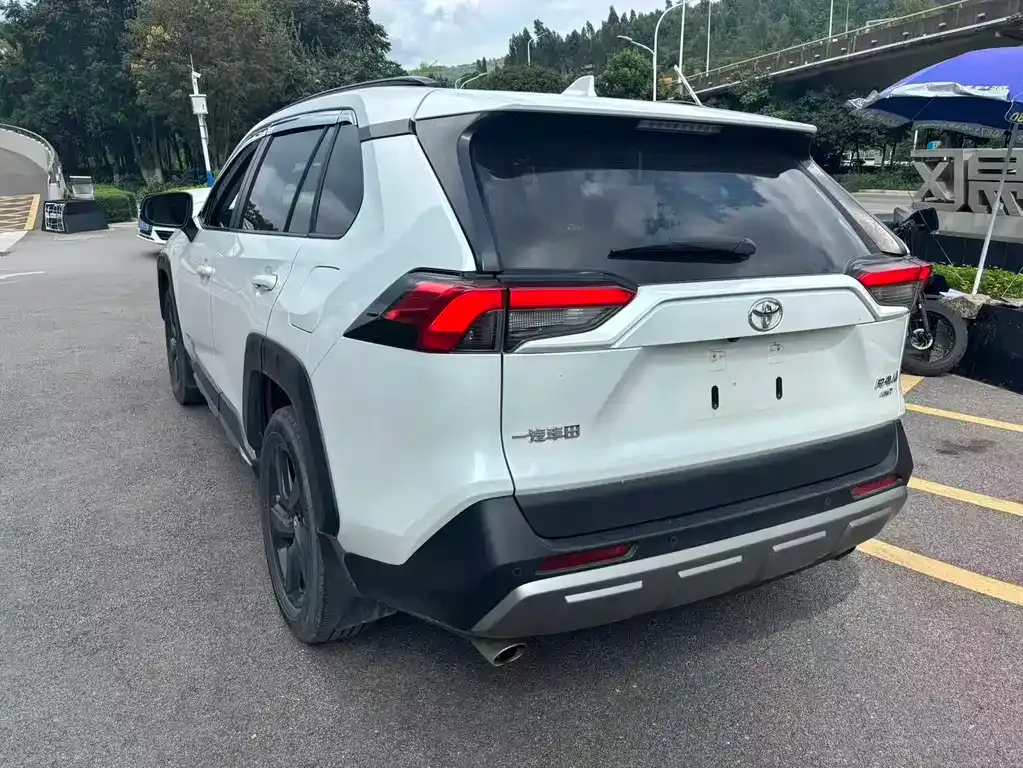 Toyota RAV4 2022 из CN, фото 4