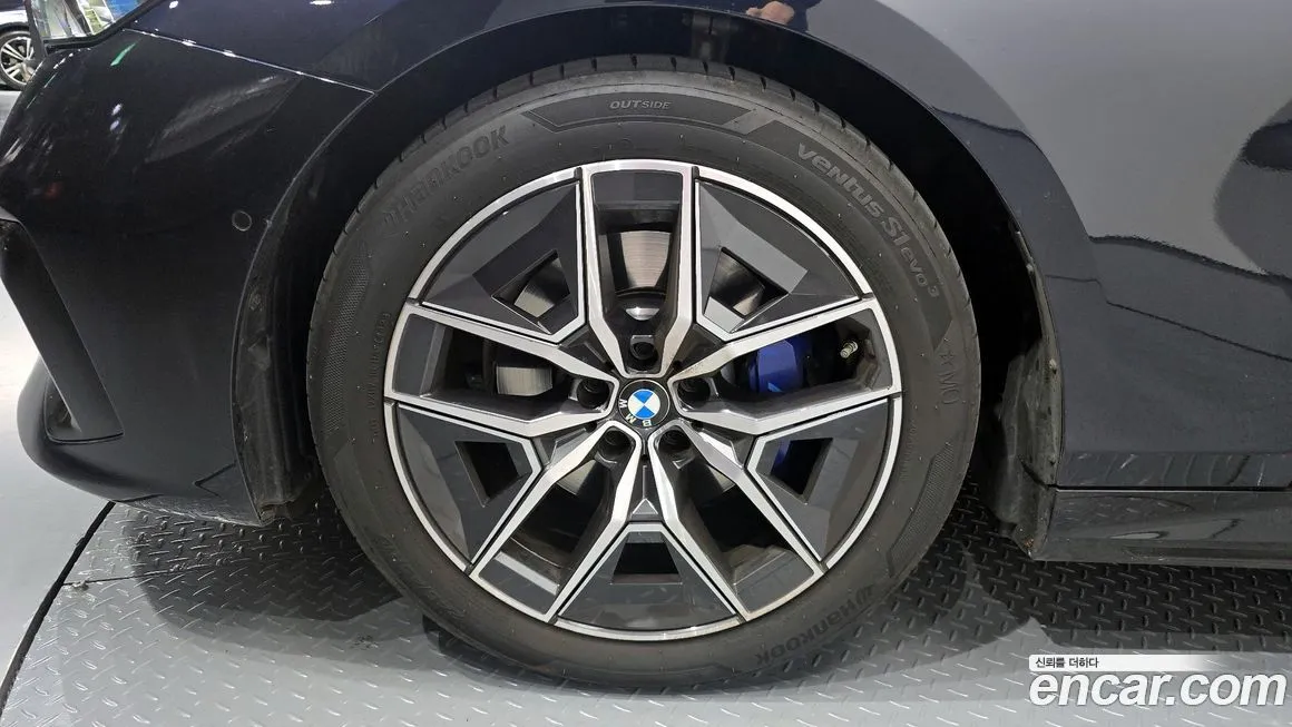 BMW 5-Series 2024 из KR, фото 5
