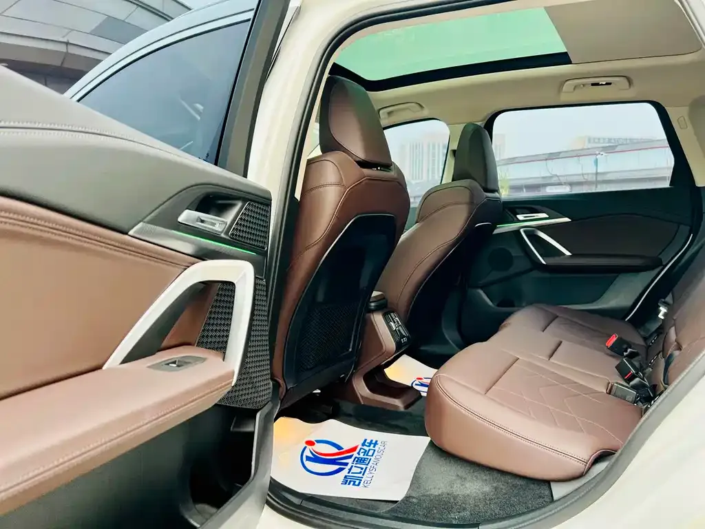 BMW iX1 2024 из CN, фото 7