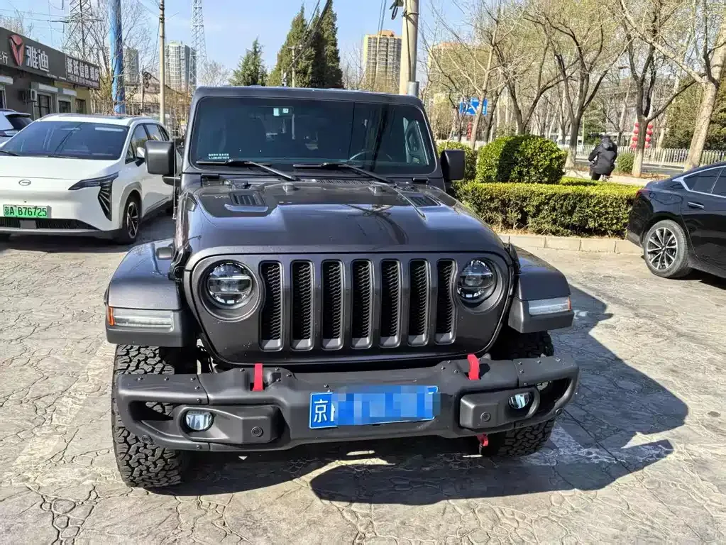 Jeep Wrangler — фото 1