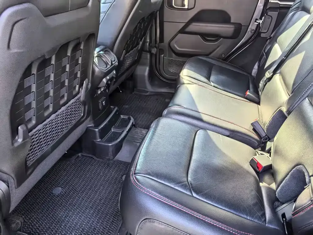 Jeep Wrangler — фото 10