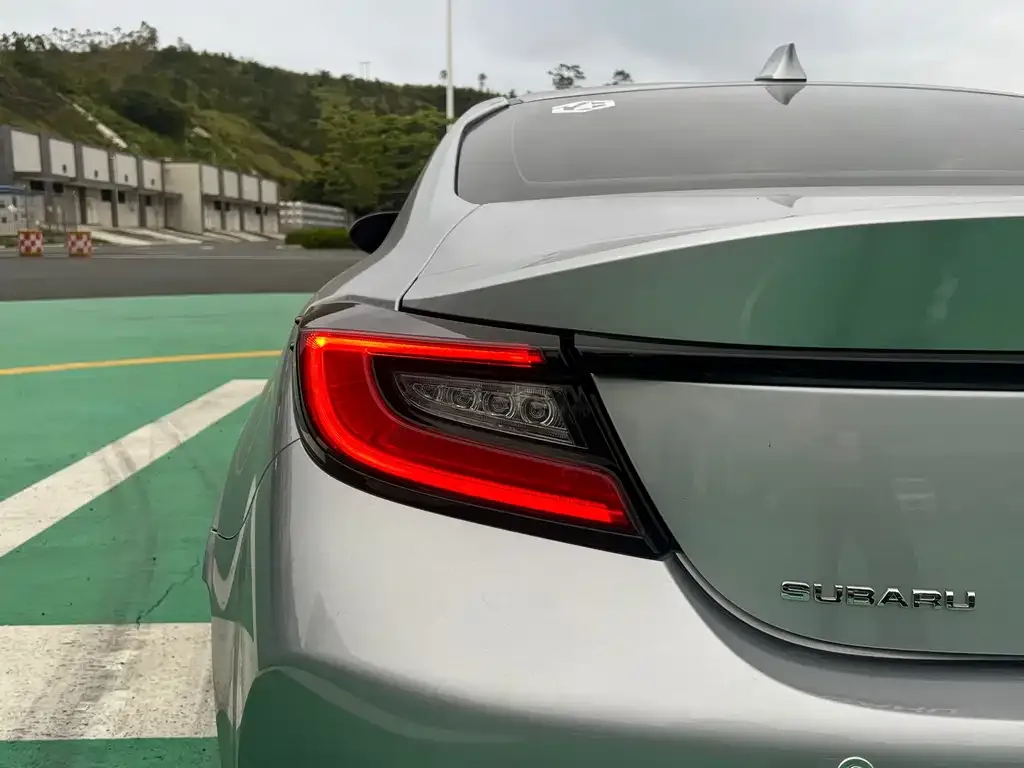 Subaru BRZ 2022 из CN, фото 7