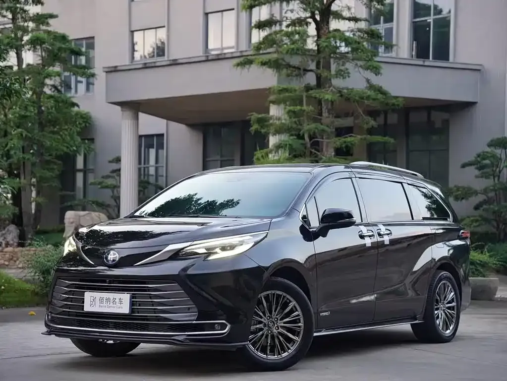 Toyota Sienna 2022 из CN, фото 2