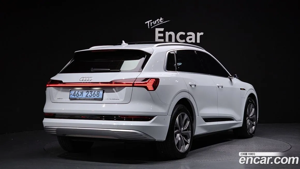 Audi e-tron — фото 2