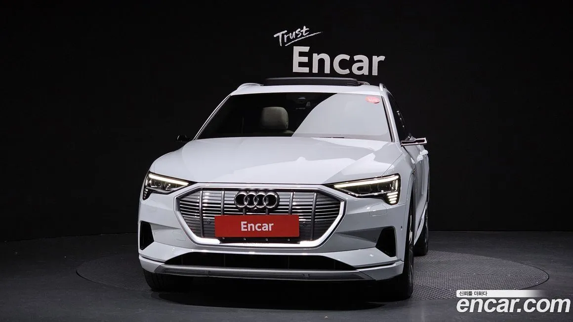 Audi e-tron — фото 3