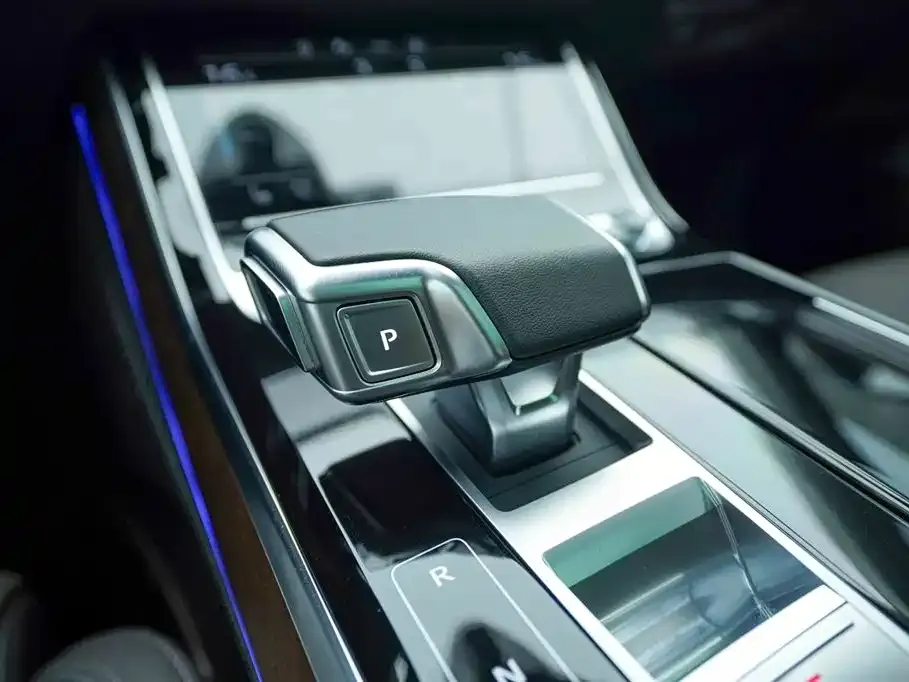 Audi A8 2024 из CN, фото 8