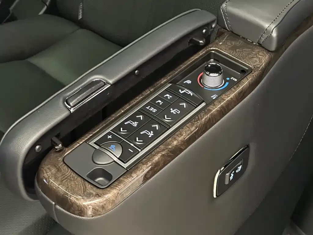 Toyota Alphard — фото 10