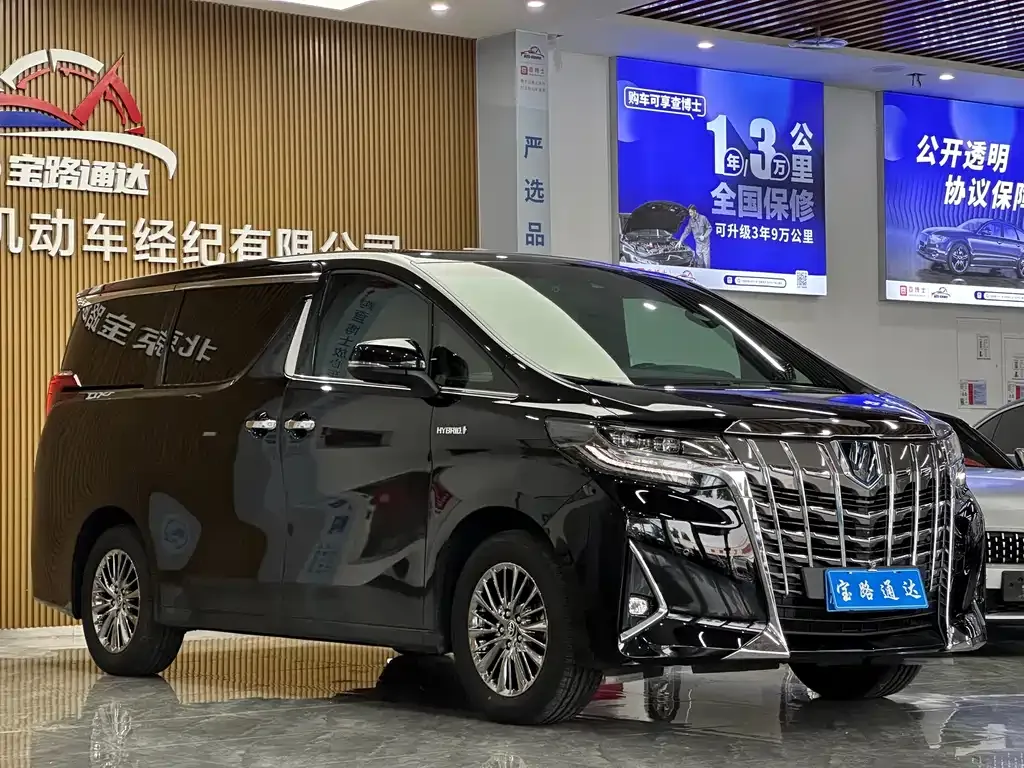 Toyota Alphard — фото 3