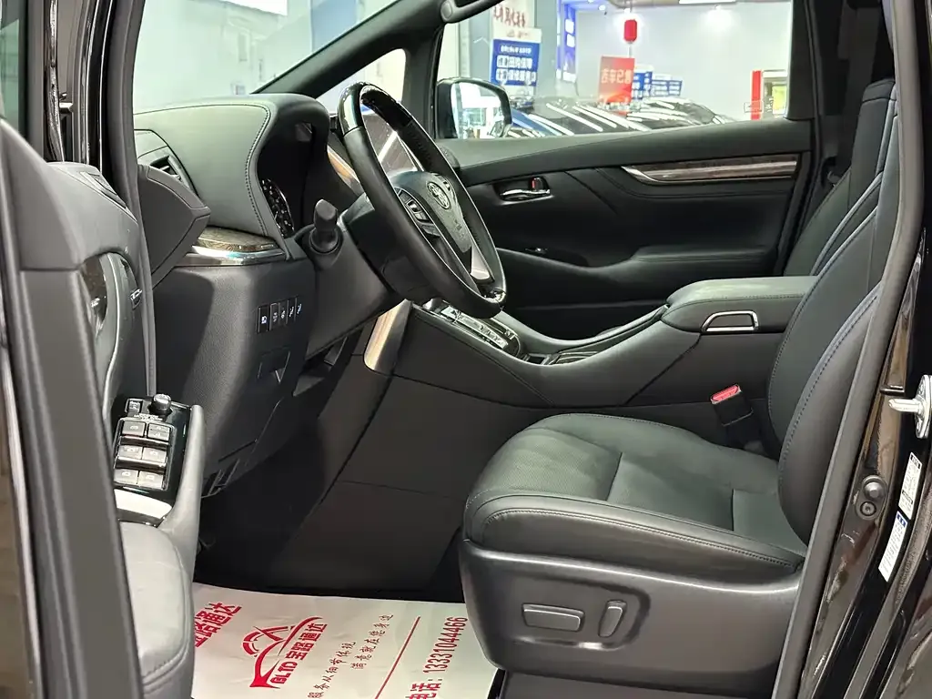 Toyota Alphard — фото 7