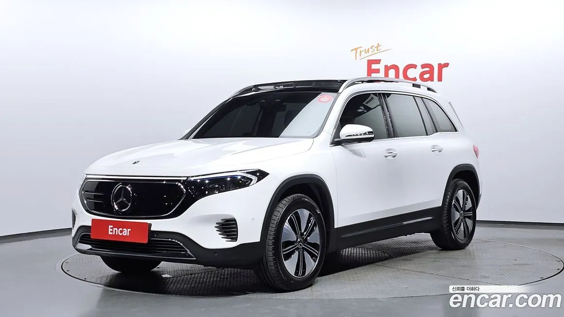 Mercedes-Benz EQB — фото 1