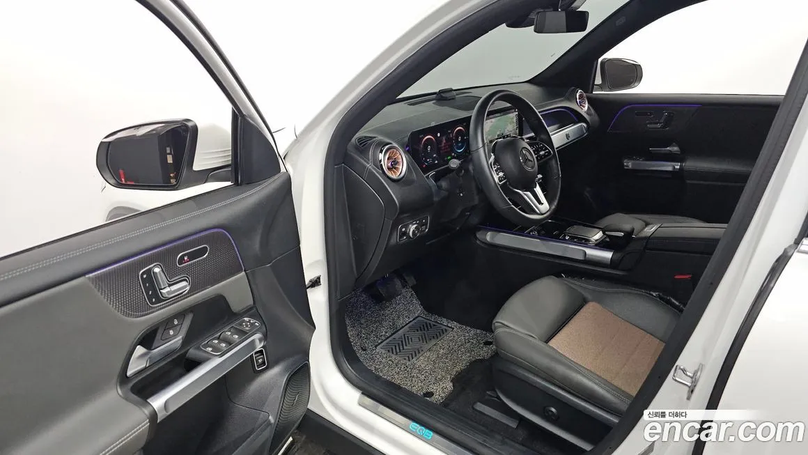 Mercedes-Benz EQB — фото 10