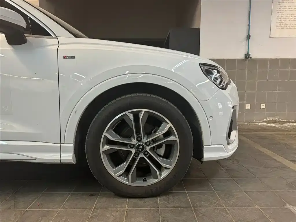 Audi Q3 2023 из CN, фото 2