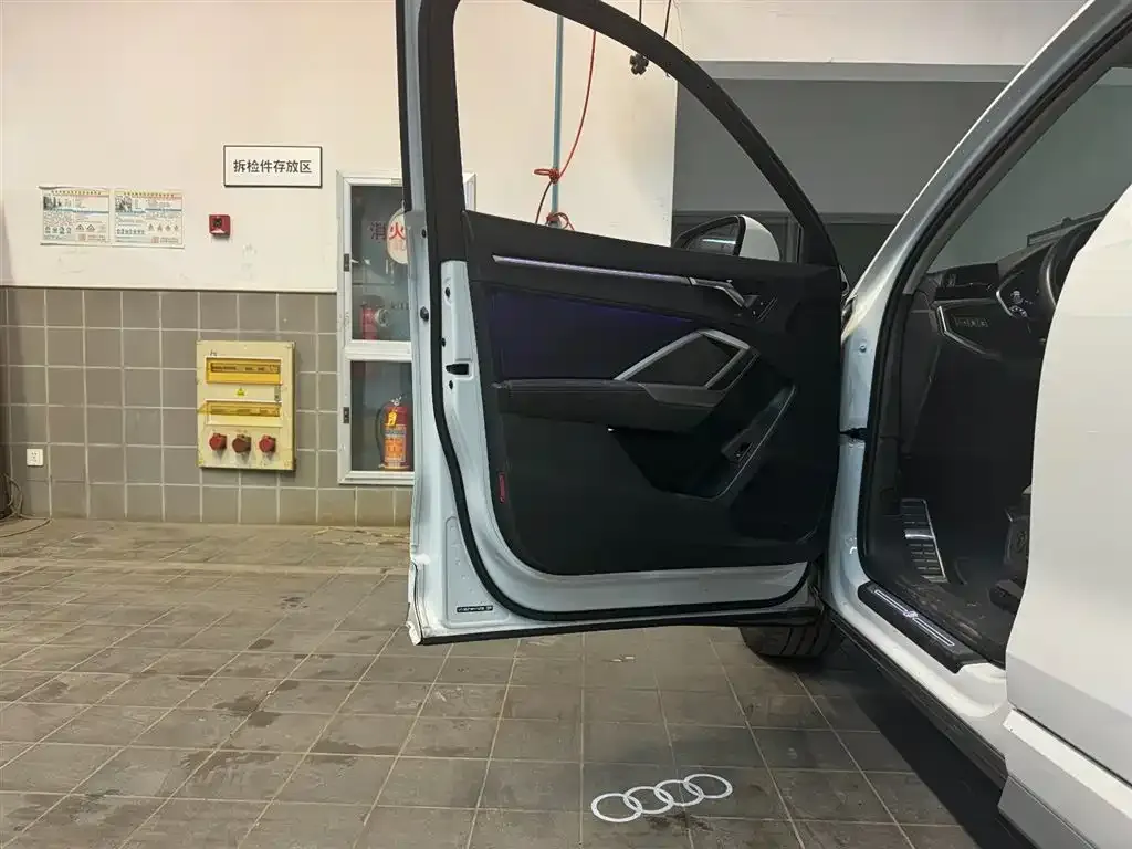 Audi Q3 2023 из CN, фото 5