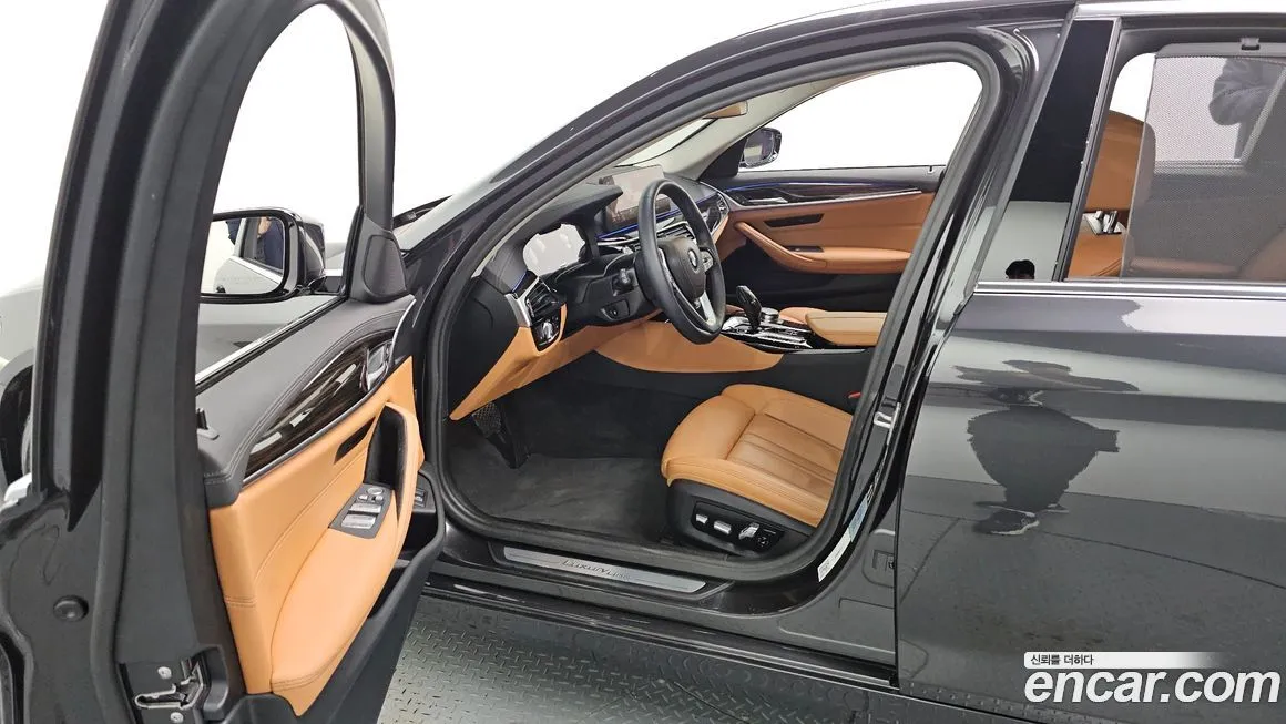 BMW 5-Series 2023 из KR, фото 10
