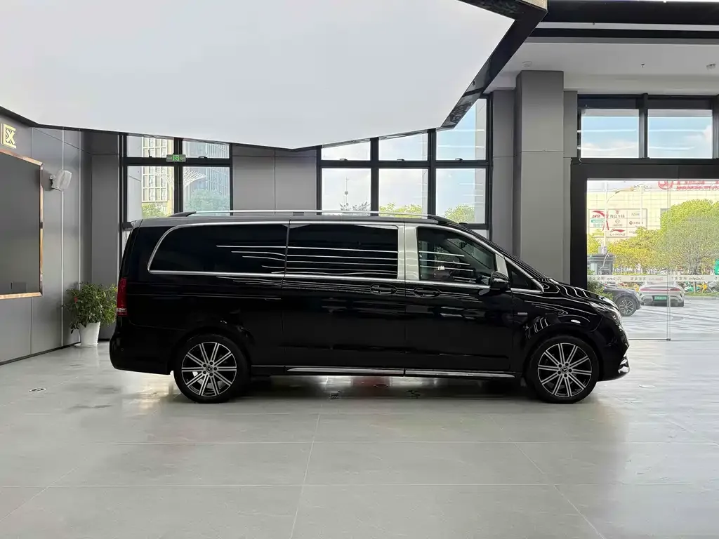 Mercedes-Benz V-Class 2023 из CN, фото 4