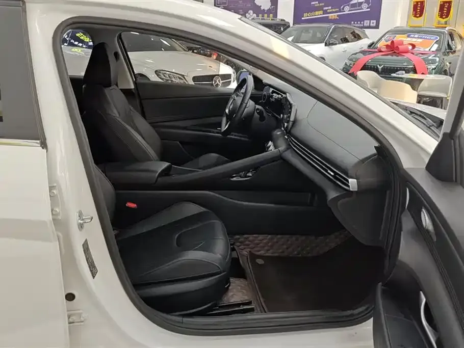 Hyundai Elantra 2024 из CN, фото 8