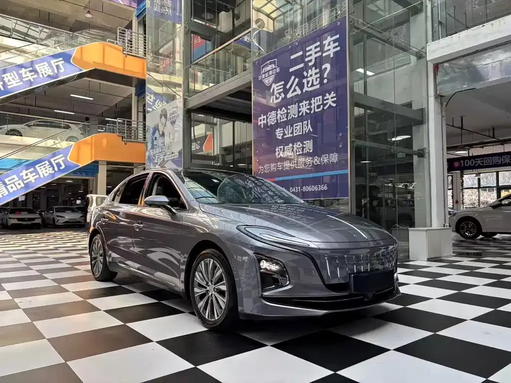 Hongqi E-QM5 — фото 3