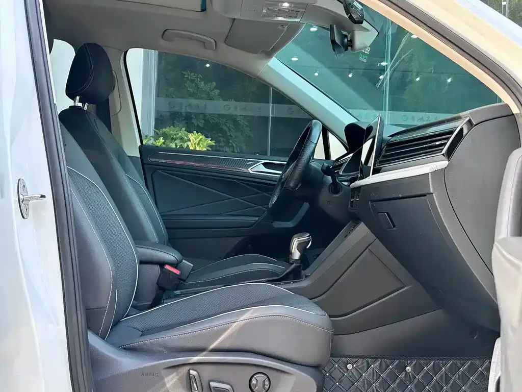 Volkswagen Tiguan L 2022 из CN, фото 8