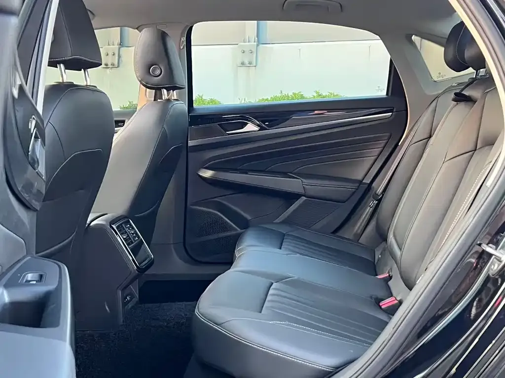 Volkswagen Passat — фото 10