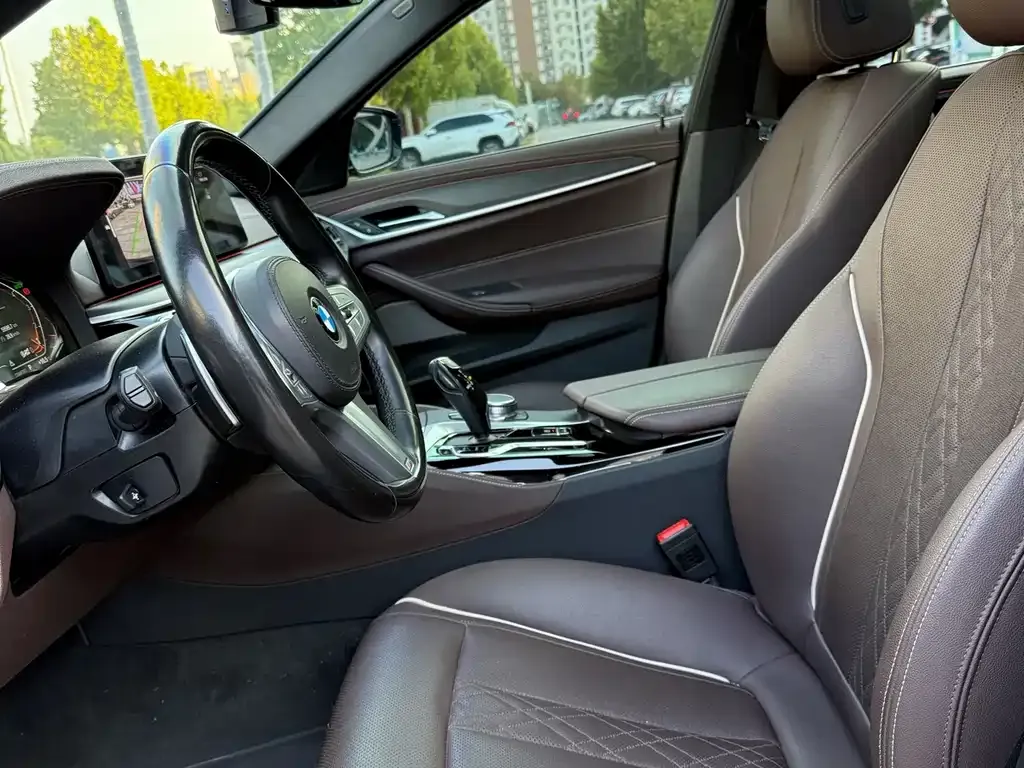 BMW 5 Series 2023 из CN, фото 8