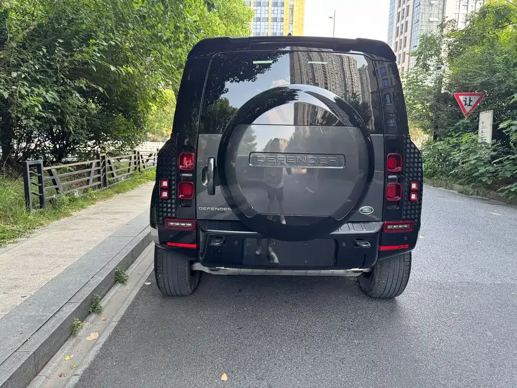 Land Rover Defender — фото 10