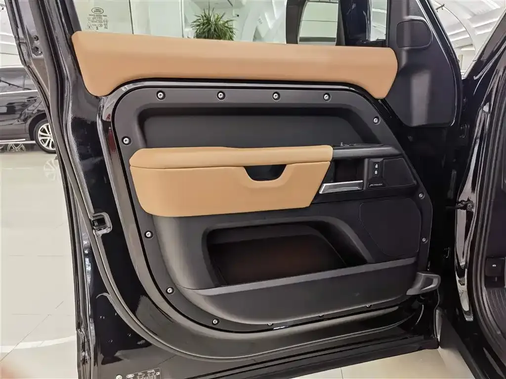 Land Rover Defender 2025 из CN, фото 8