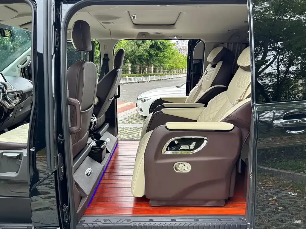 Ford Tourneo — фото 10