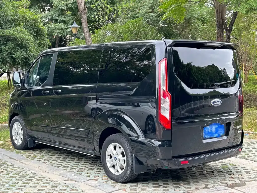 Ford Tourneo — фото 5