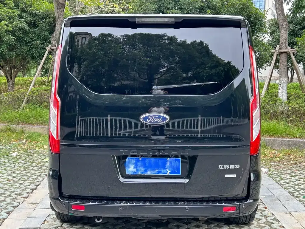 Ford Tourneo — фото 6