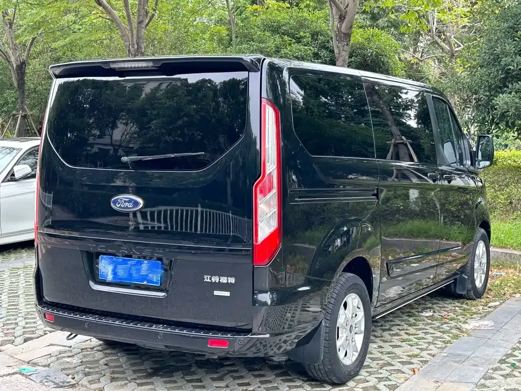 Ford Tourneo — фото 7