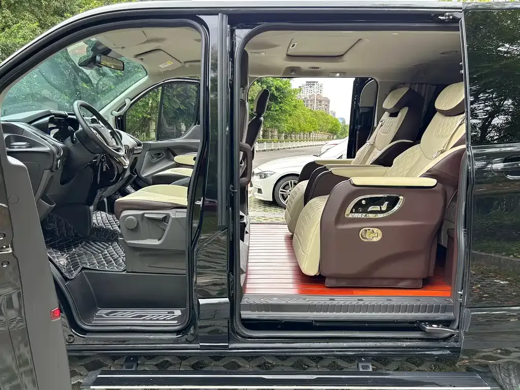 Ford Tourneo — фото 8